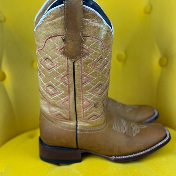 Longhorn Tan Heeled Western Boots with Square Toe and Stitched Pattern Size 24 - Picture 1 of 13